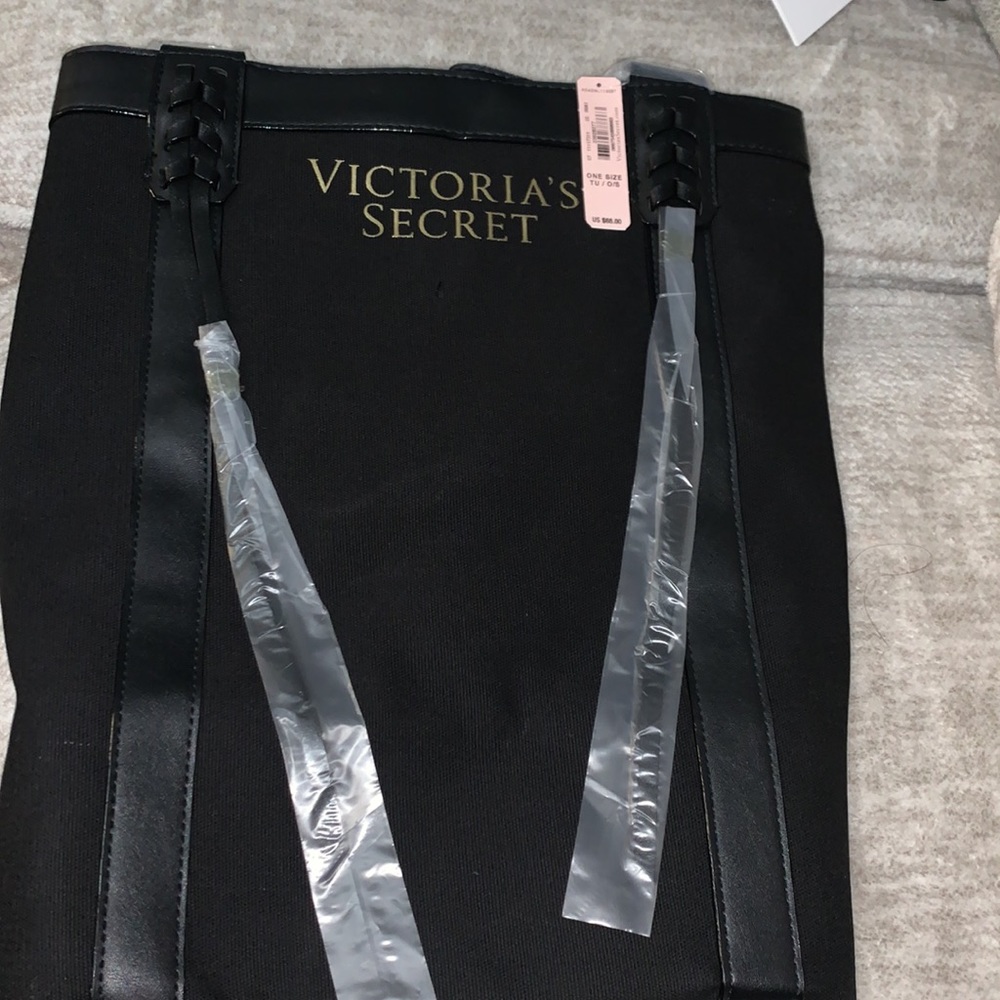 VS- black tote